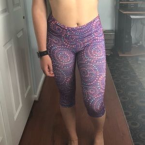 Bright cropped leggings 💪